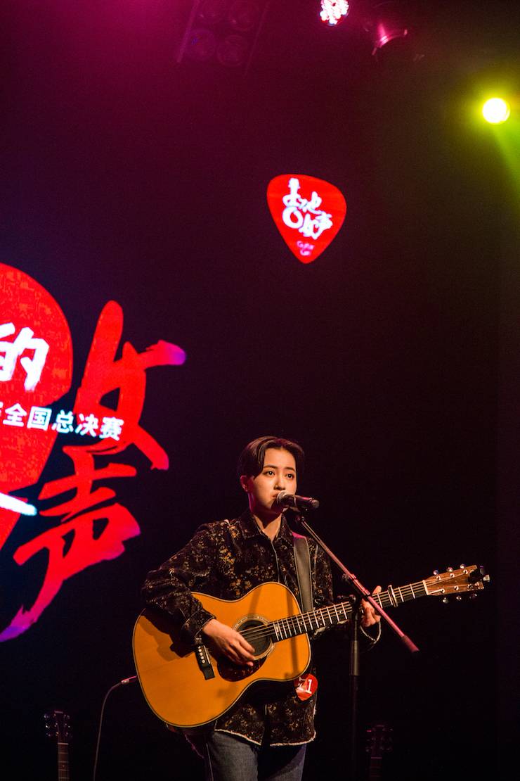第四届“凯发k8国际吉他女声弹唱大赛”总冠军出炉<br />温格夺冠，董冬冬担任评委
